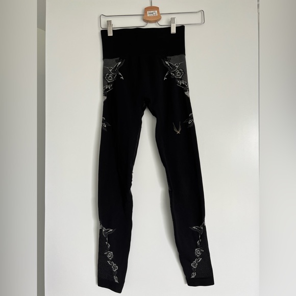 Bundle: Lucas Hugh 🇬🇧 Athleisure - Picture 3 of 7